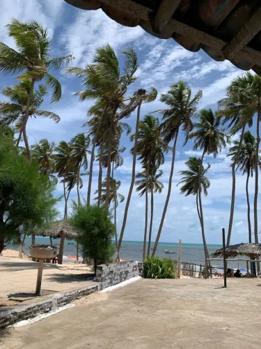 ALUGA-SE CASA DE PRAIA EM ZUMBI
