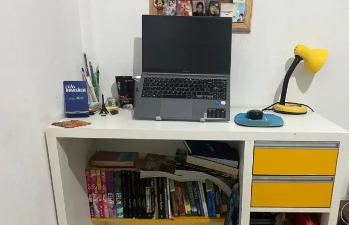 Escrivaninha para estudo/trabalho