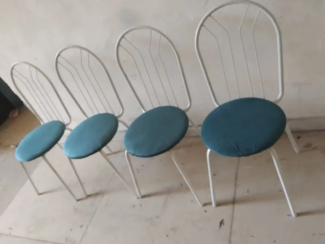 Faço a entrega, conjunto de 4 cadeiras semi novas 