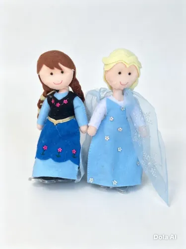 Bonecas em Feltro Ana e Elza para decoração 