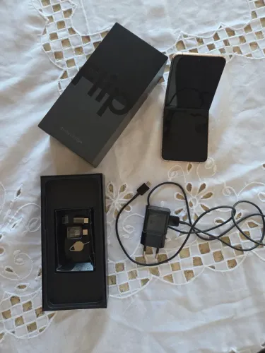 VENDO CEL FLIP 4 COM DEFEITO