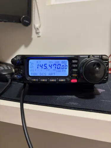 Rádio Yaesu FT 100D