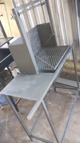 Vende-se essa churrasqueira nova 