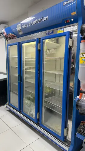Refrigerador 3 portas expositor - Refrimate