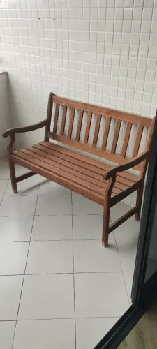 Banco de Madeira Maciça para Varanda/Jardim - Ótimo Estado
