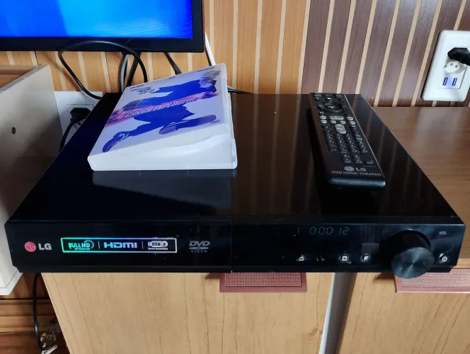 Home theater LG sem as caixas lê o anúncio 