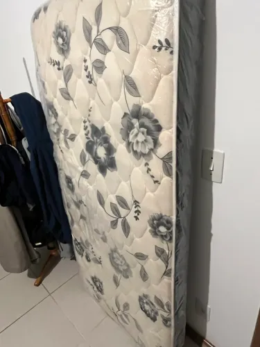 COLCHÃO SOLTEIRO EM PERFEITO ESTADO