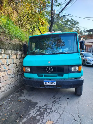 Caminhão MB 710 PLUS