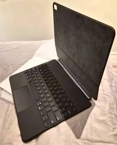 Apple Magic Keyboard para iPad Air 13' - Original e Sem uso