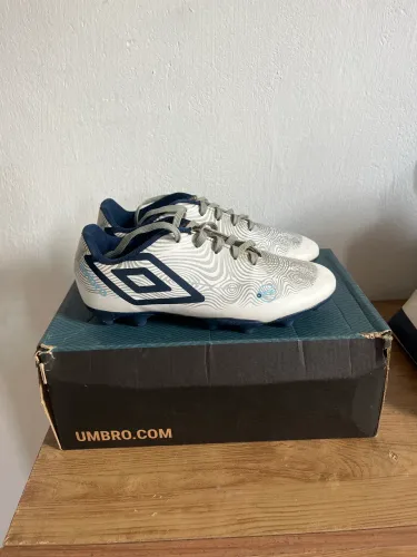 Chuteira Umbro campo 