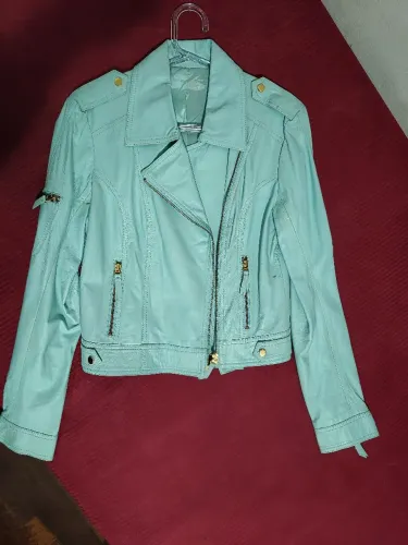 Jaqueta de Couro Legítimo tamanho P, verde água, M.officer, nunca usada.
