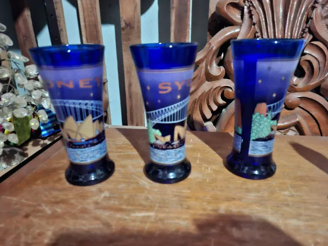 Trio de tulipas azuis.  Australianas.. 