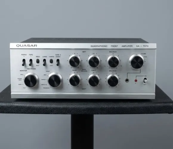 Amplificador Quasar QA 7670 excelente estado