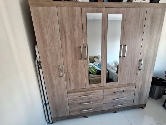 Vende-se guarda roupas de casal