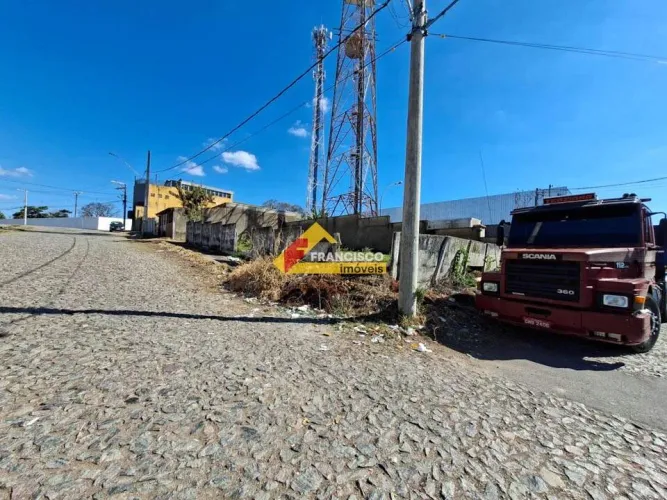 Lote para aluguel, 1 vaga, Pacaembu - Divinópolis/MG