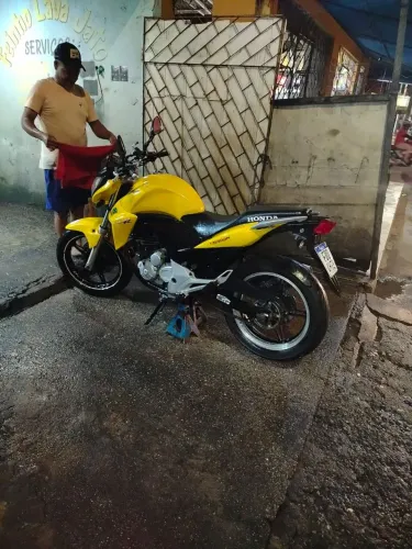 Vendo ou troco HONDA CB 300 R