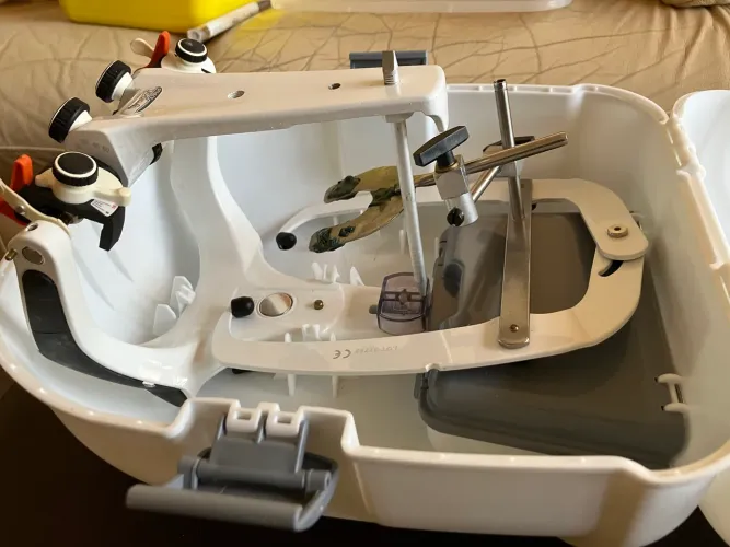 Articulador com arco facial - odontologia