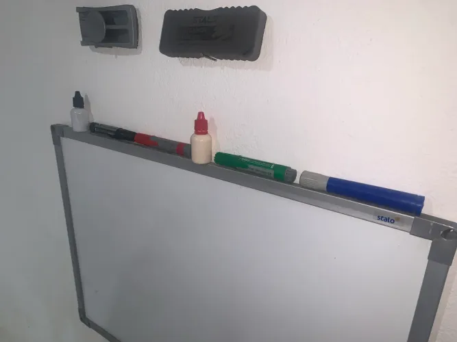 Quadro branco Stalo + 2 apagadores + 4 canetas