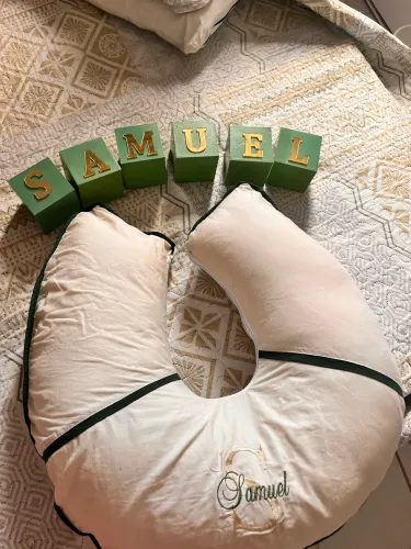 Kit personalizado (almofada amamentação nome Samuel e cubos personalizados