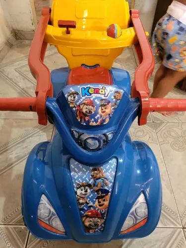 Carro de passeio da patrulha canina
