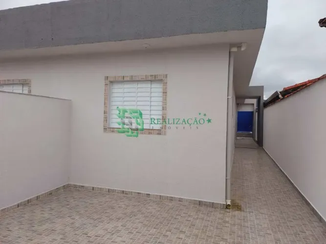 CASA COM CERCA ELÉTRICA E PISCINA