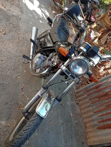 Moto Suzuki intruder