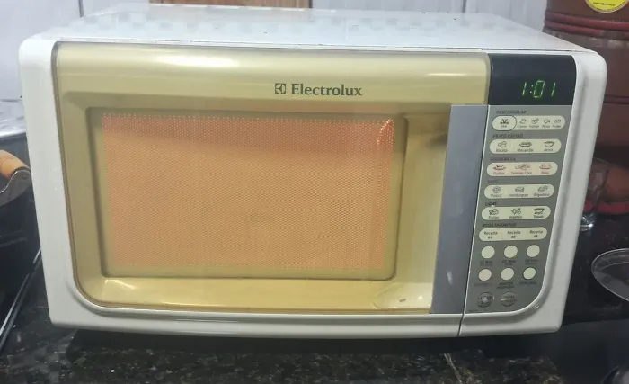 Microondas Electrolux 23L