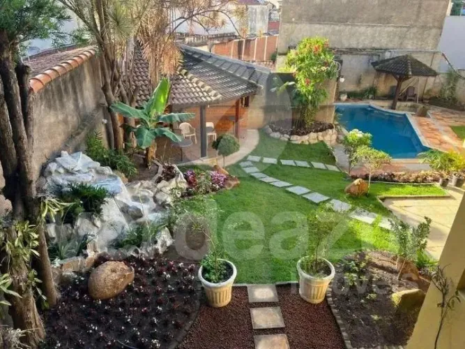 Casa com 650m² de terreno, 4 quartos, 2 suítes e piscina no Botafogo em Campinas-SP.