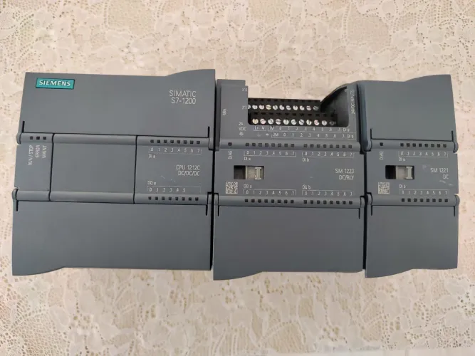 ?Kit CLP Siemens S7-1200 - CPU 1212C + Módulos de Expansão SM 1221 e SM 1223 (Usados)