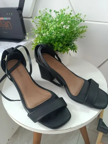 Sapato Feminino semi novos.
