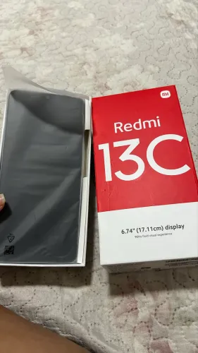Redmi 13c ótimo estado de conservação acompanha caixa , todos os itens ? 
