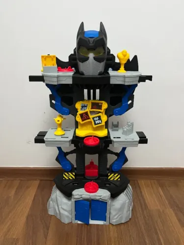 Batcaverna Imaginext DC Super Friends Transformável