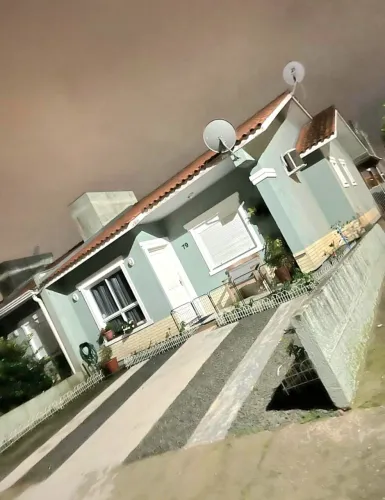 Casa 03 dormitórios semi m0biliada - Condominio na zona sul de Porto Alegre com total infr