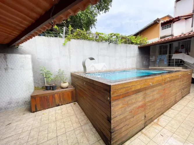Casa com Piscina para locação no Bairro Diamante
