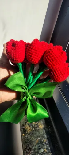 BUQUÊ DE TULIPAS CROCHÊ VERMELHAS