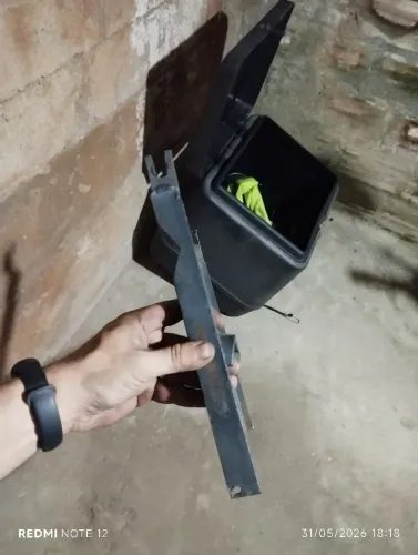 Baú 80L Pop110 com suporte