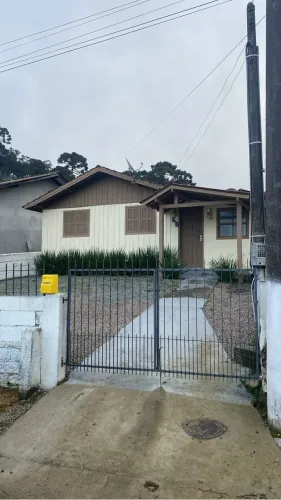 Ótima oportunidade, casa a venda no centro de Rancho Queimado!