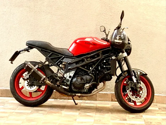 Comet 650 customizada café race
