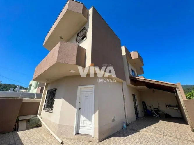 Sobrado com 3 dormitórios para alugar, 90 m² por R$ 6.090/mês - Ressacada - Itajaí/SC