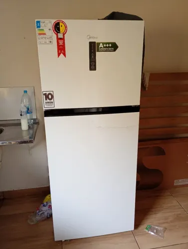 Geladeira pouco usada