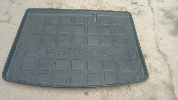 Bandeja protetora porta malas Sandero