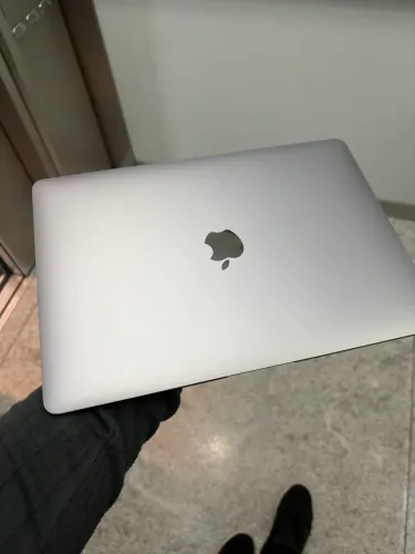 MacBook Air M1 (2020) para Retirada de Peças