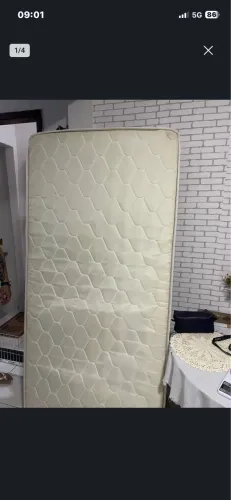 Cama de solteiro, perfeito estado.