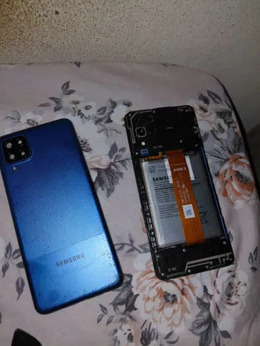 Samsung Galaxy A12 64GB ? Para retirada de peças ou conserto