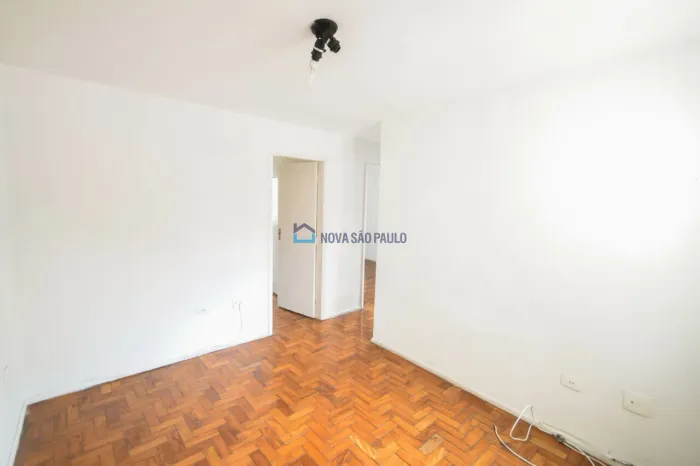 Apartamento na Saúde - Rua - Itapiru