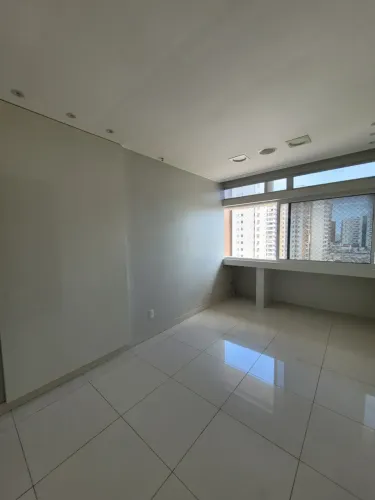 Sala comercial com divisórias para locação no Renascença