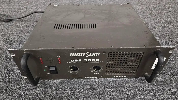 Amplificador de Potência Profissional "Tanque de Guerra" Ciclotron Wattsom DBS 3000