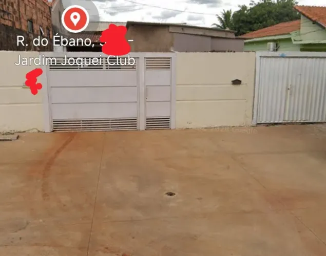 2 casas no Jockey club próximo ao shopping