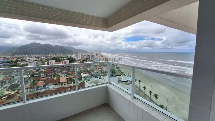 Apartamento à venda em Mongaguá com sacada gourmet e vista mar