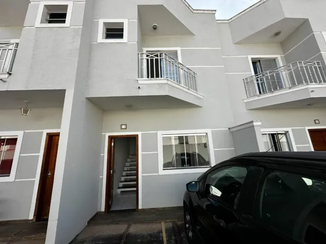 Sobrado com 2 dormitórios para alugar, 82 m² por R$ 3.159,19/mês - Itapema - Guararema/SP